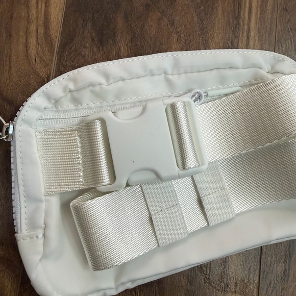 Lululemon White Everywhere Belt Bag - Picture 4 of 4